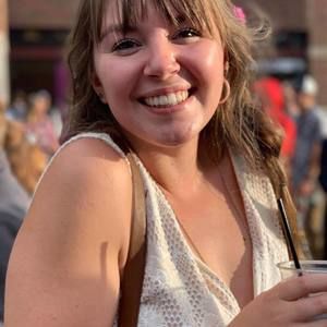 Meet your Posher, Caitlin